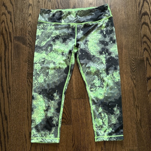Active Life Horoscope Capri Leggings Green‎ Geometric Reversible Size M (est.) - Picture 1 of 10